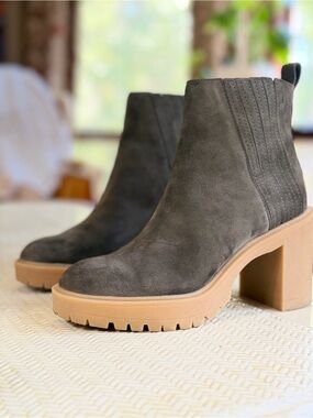 8.5 Like New Dolce Vita Army Green Suede Platform Chelsea Boot